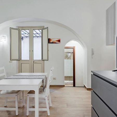 Trinita' 57 Apartments By Wonderful Italy Катанія Екстер'єр фото