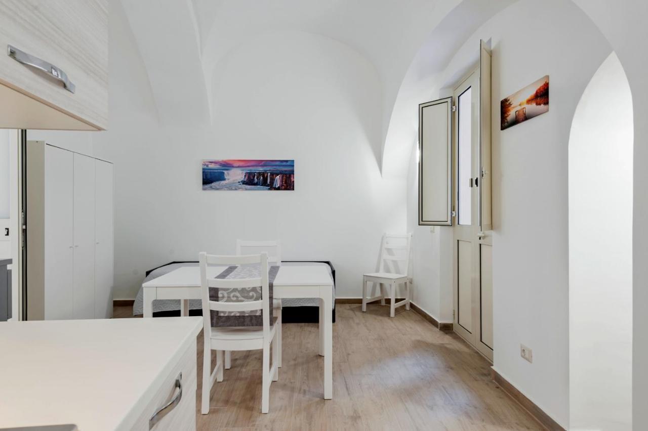 Trinita' 57 Apartments By Wonderful Italy Катанія Екстер'єр фото