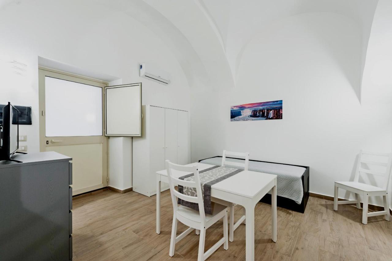 Trinita' 57 Apartments By Wonderful Italy Катанія Екстер'єр фото