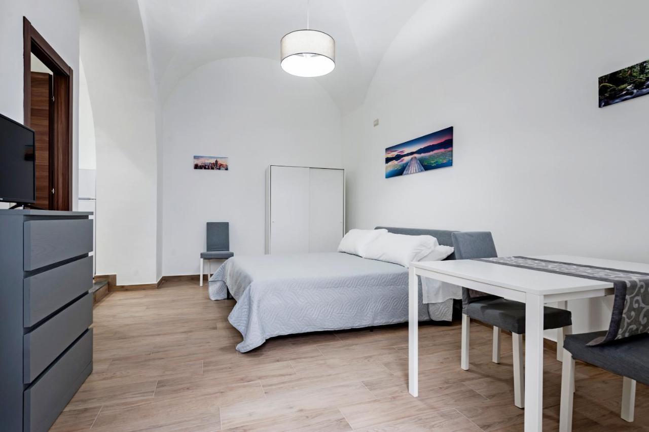 Trinita' 57 Apartments By Wonderful Italy Катанія Екстер'єр фото