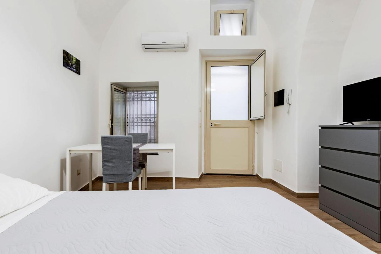 Trinita' 57 Apartments By Wonderful Italy Катанія Екстер'єр фото