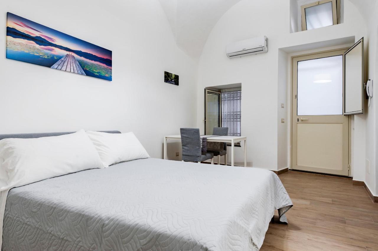 Trinita' 57 Apartments By Wonderful Italy Катанія Екстер'єр фото