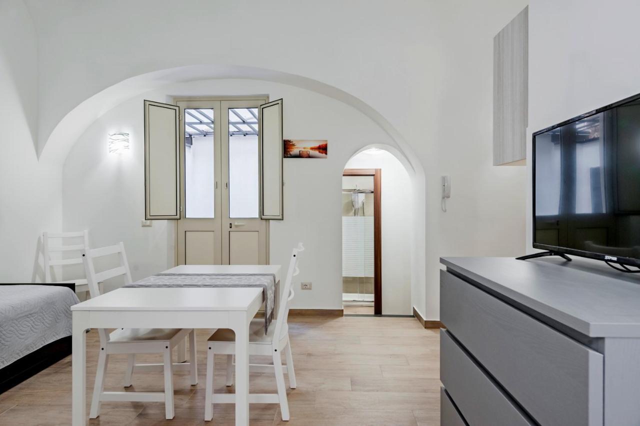 Trinita' 57 Apartments By Wonderful Italy Катанія Екстер'єр фото