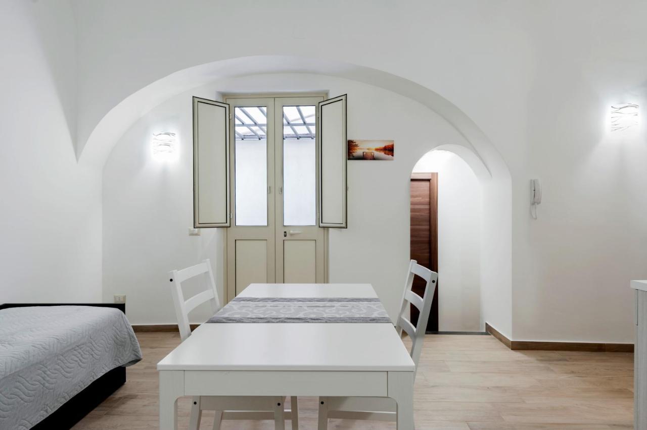 Trinita' 57 Apartments By Wonderful Italy Катанія Екстер'єр фото